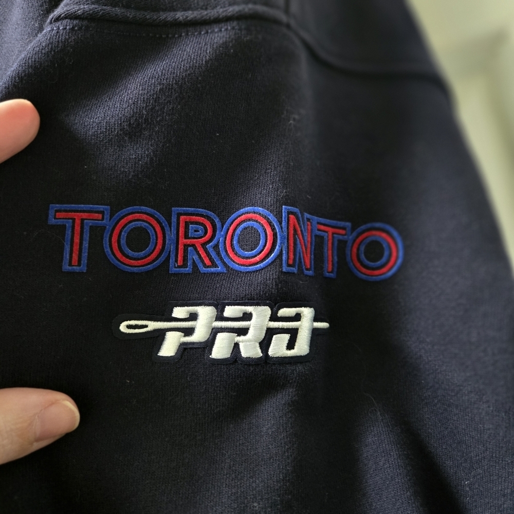 Pro Standard Toronto Blue Jays Embroidered Crewneck Sweatshirt MLB Navy - Picture 5 of 9
